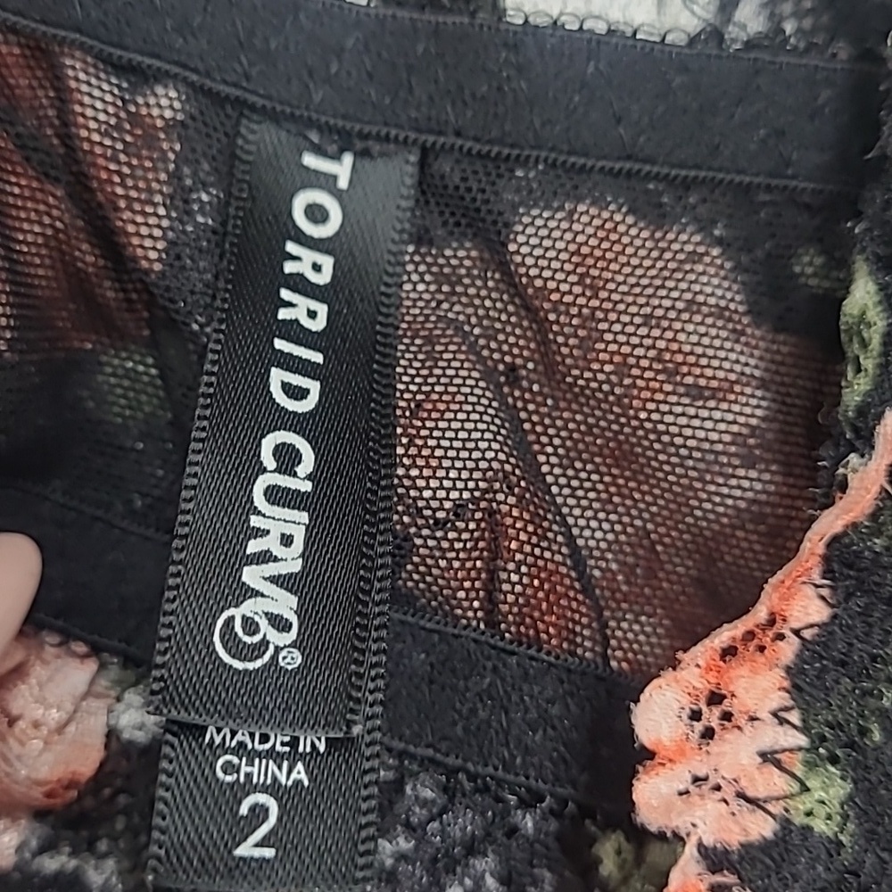 Torrid Floral Black and Orange Lace Top Size 2 (2X) - Picture 4 of 6